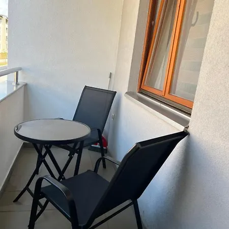 Stan Na Dan Hilandarska 9 * Lukavica