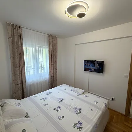 Stan Na Dan Hilandarska 9 * Lukavica