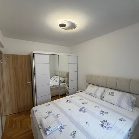 아파트 Stan Na Dan Hilandarska 9 Lukavica