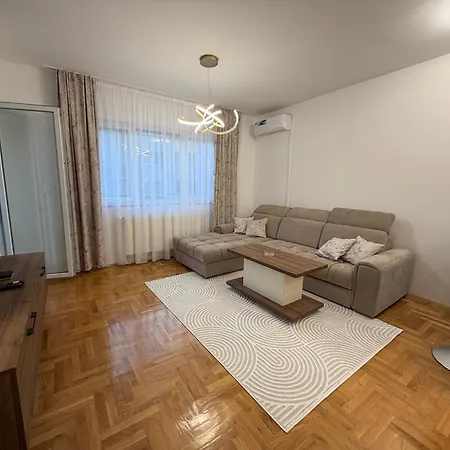 Stan Na Dan Hilandarska 9 * Lukavica